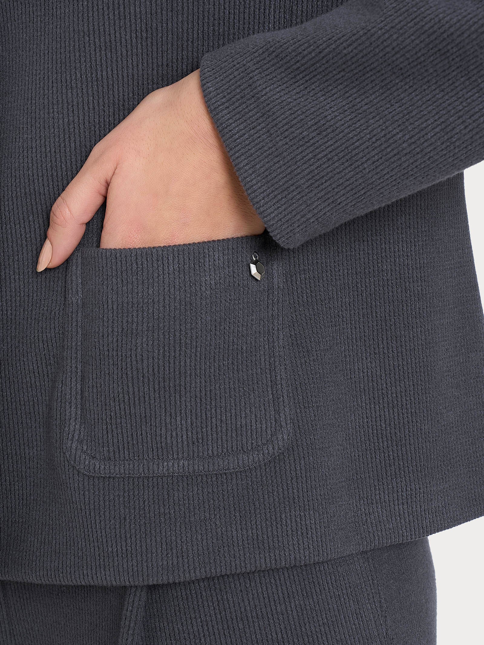 Blazer corto in Velvet - Dark Shadow - Image 3