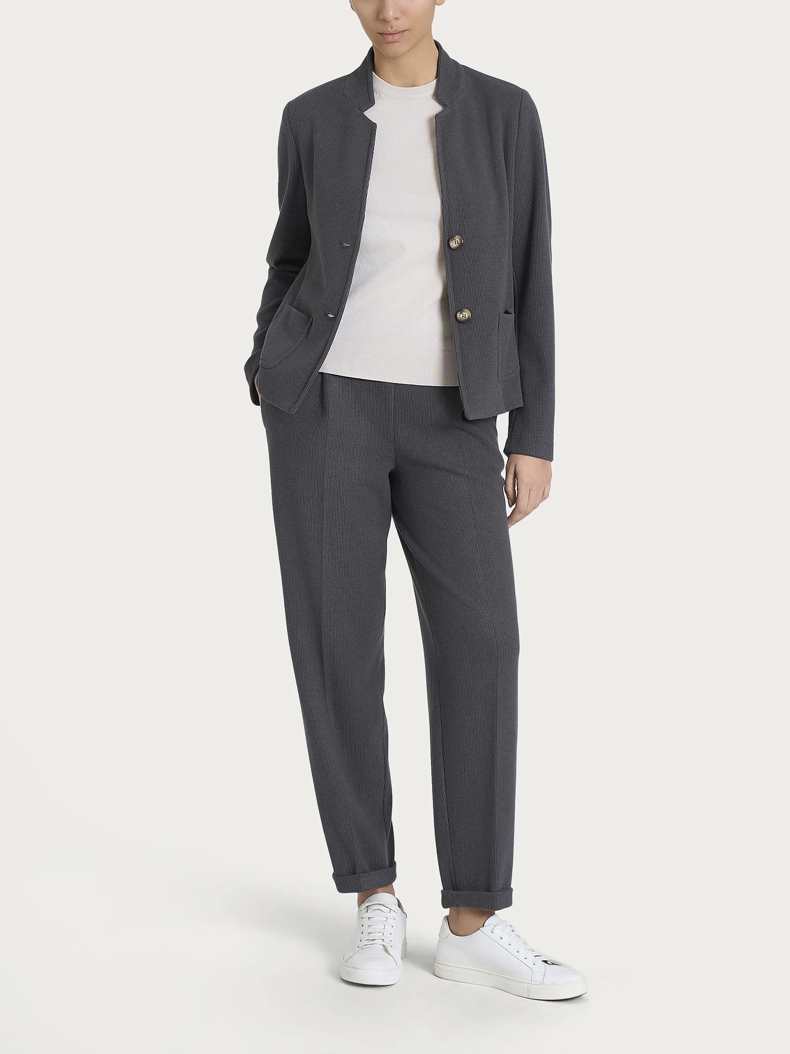 Blazer corto in Velvet - Dark Shadow - Image 4