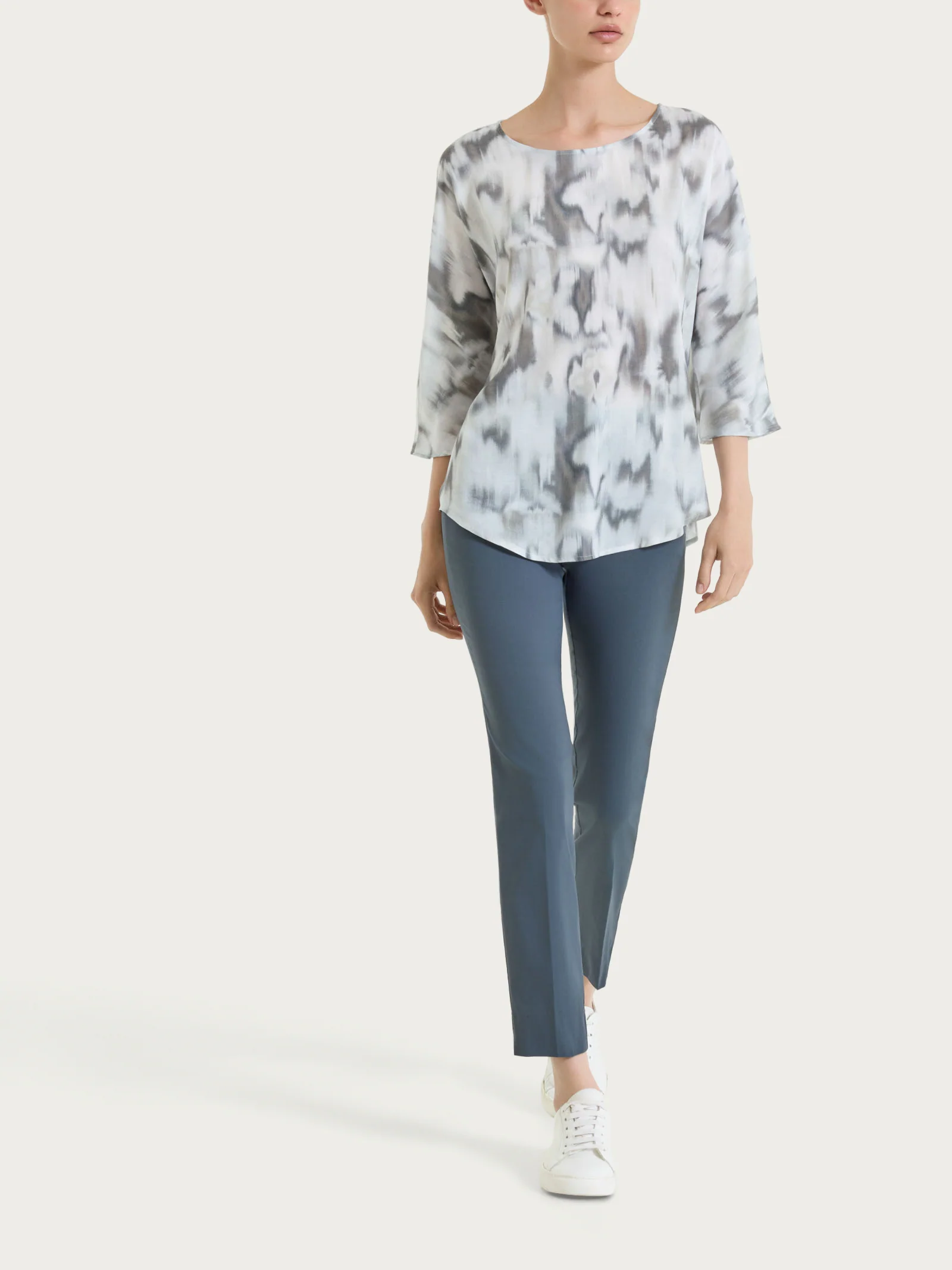 Blusa con manica 3/4 e fantasia in EcoSeta - Fant. Turbulence - Image 5