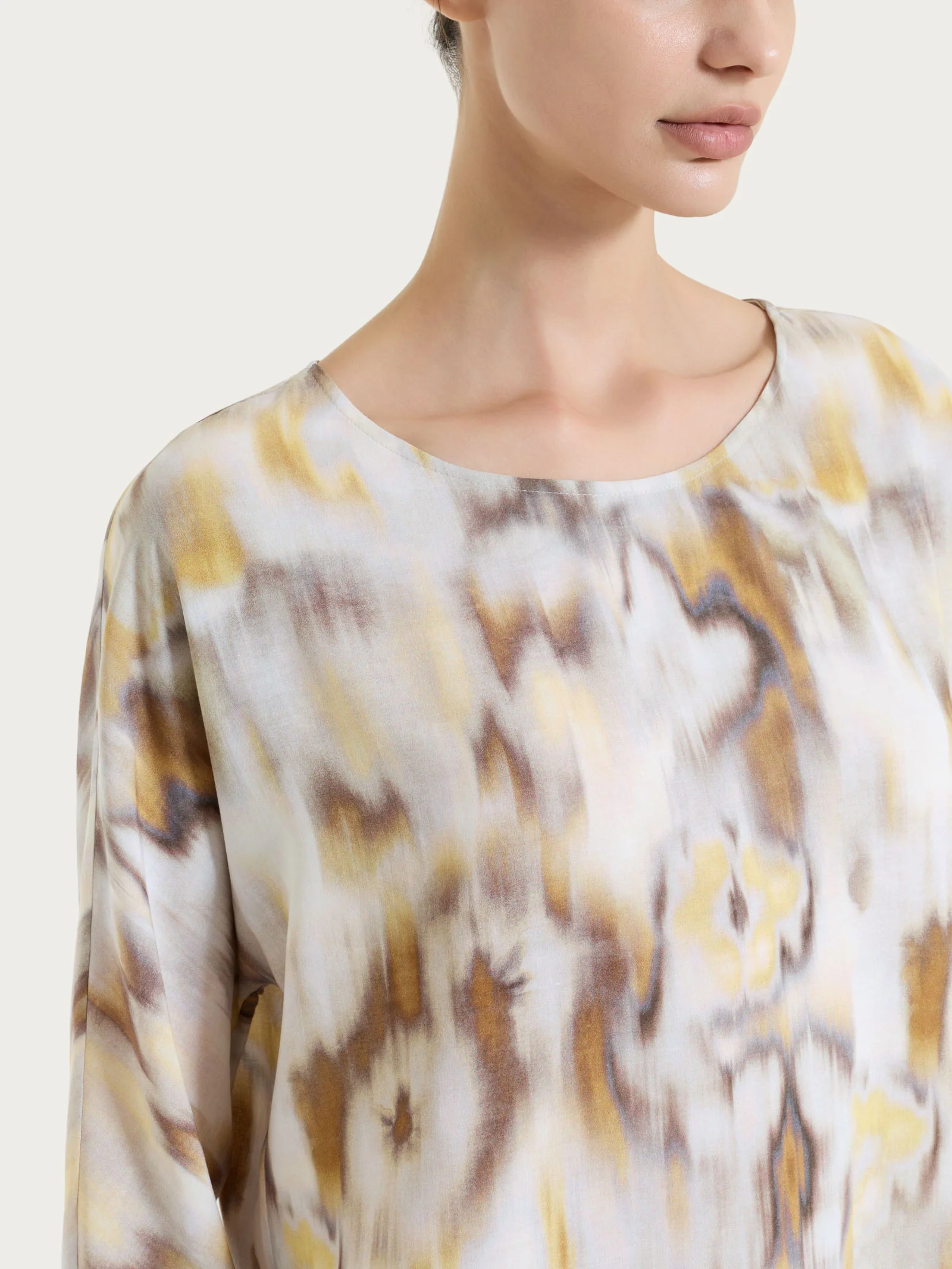 Blusa con manica 3/4 e fantasia in EcoSeta - Fant. Khaki - Image 4