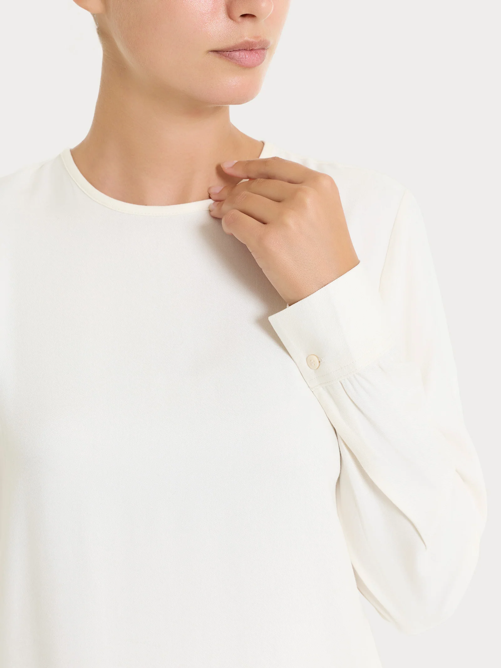 Blusa girocollo in Winter Ecoseta - Avorio - Image 3