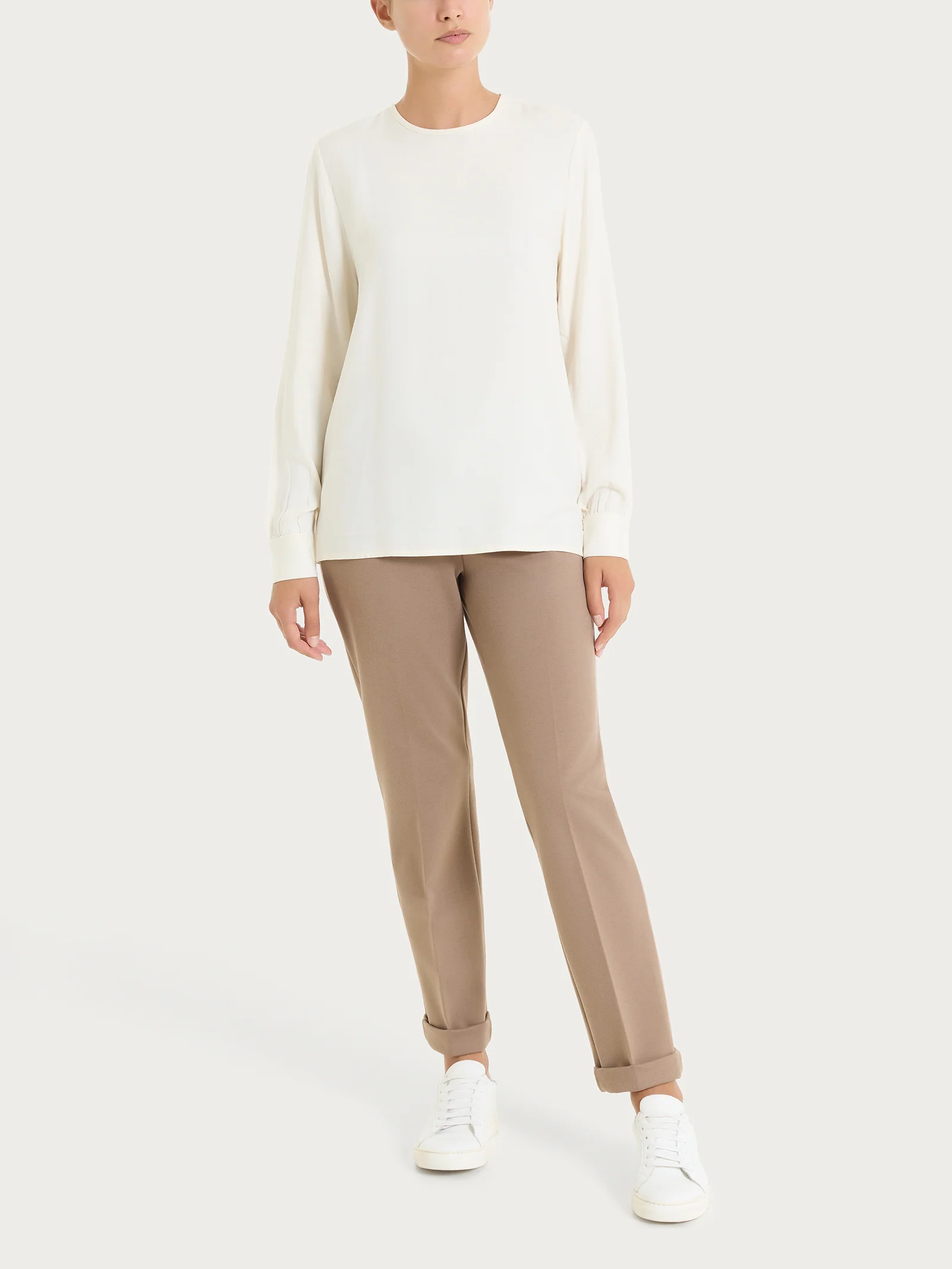 Blusa girocollo in Winter Ecoseta - Avorio - Image 4