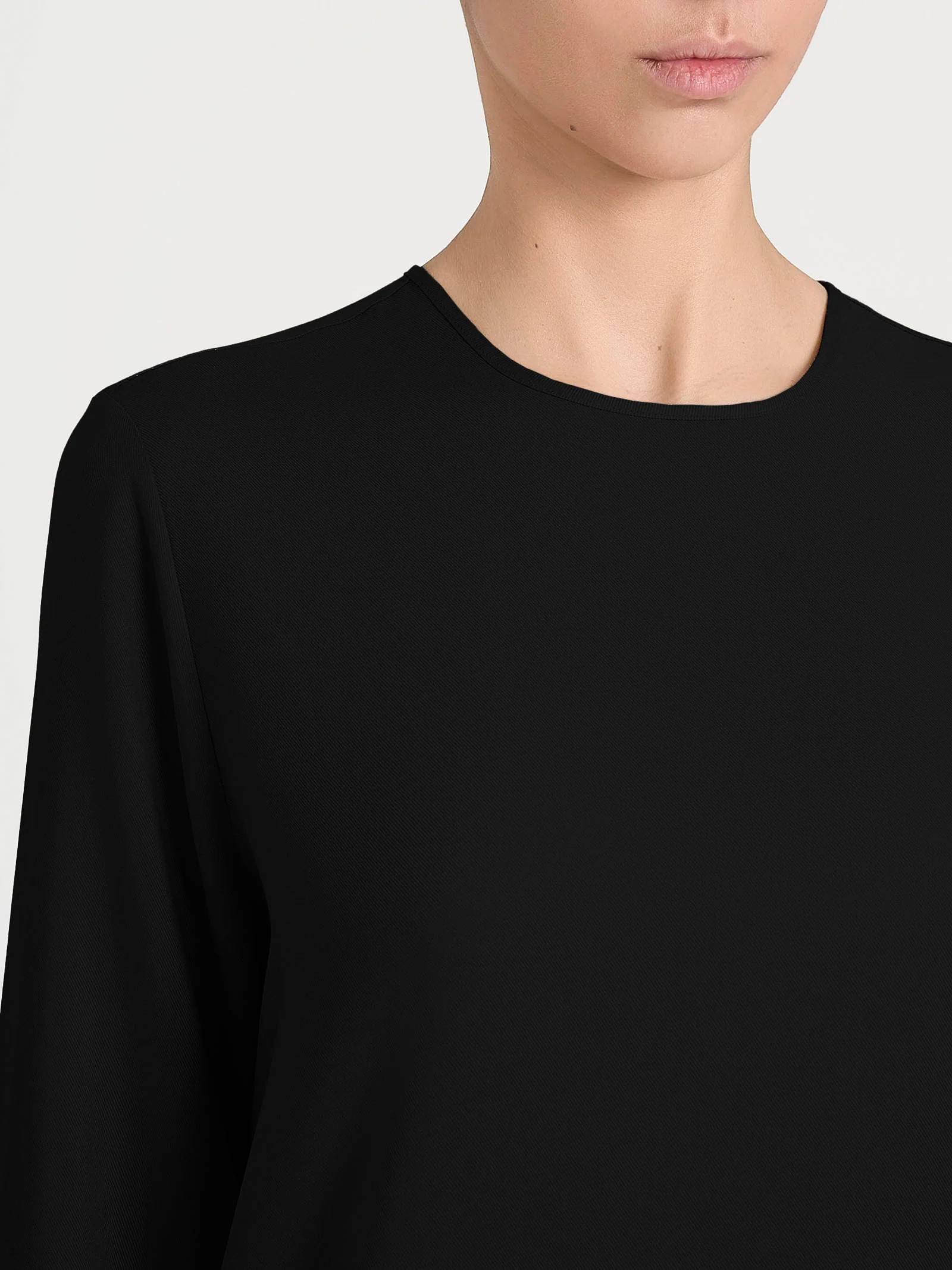 Blusa girocollo in Winter Ecoseta - Nero - Image 3