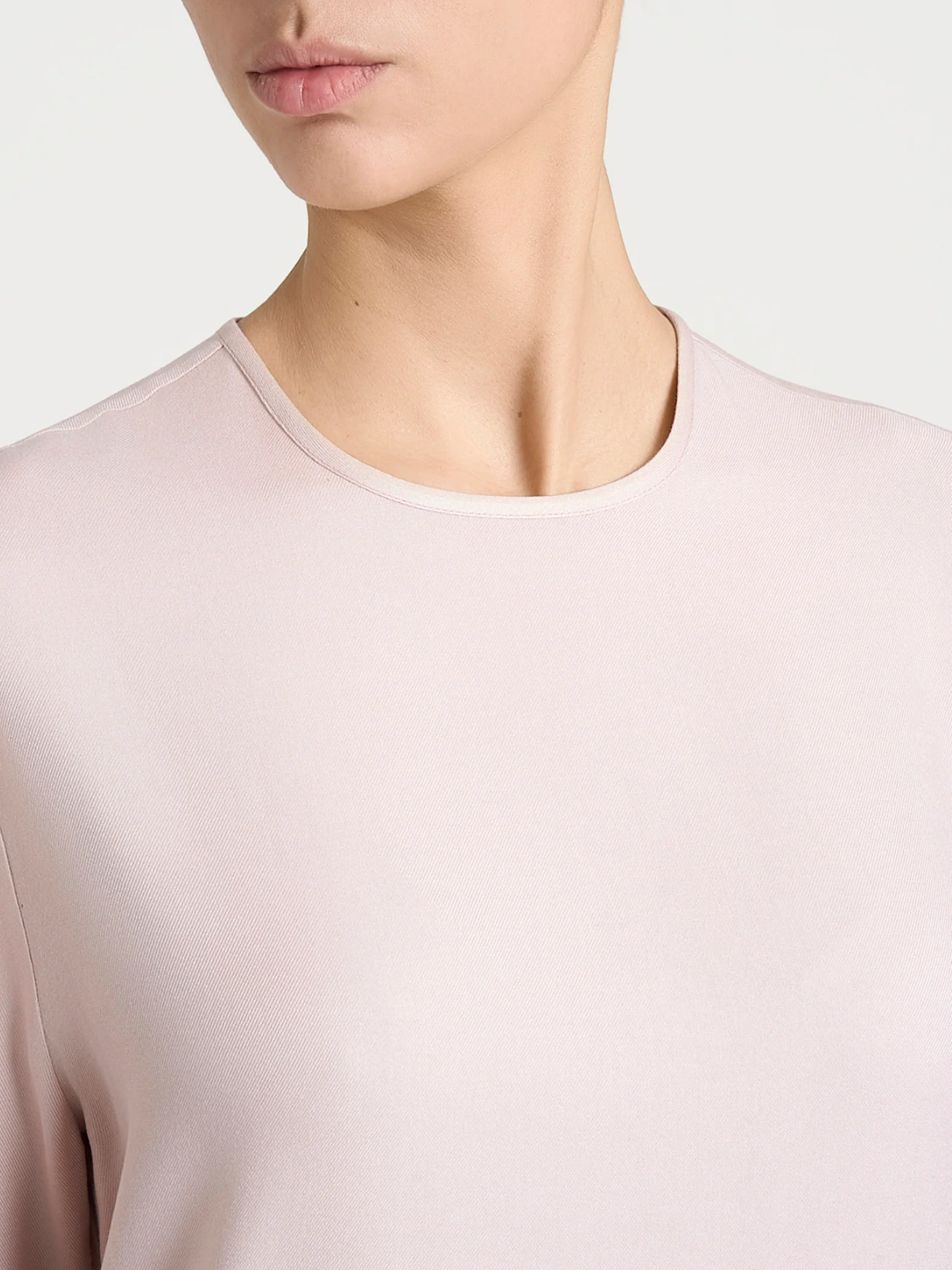 Blusa girocollo in Winter Ecoseta - Cameo Rose - Image 3
