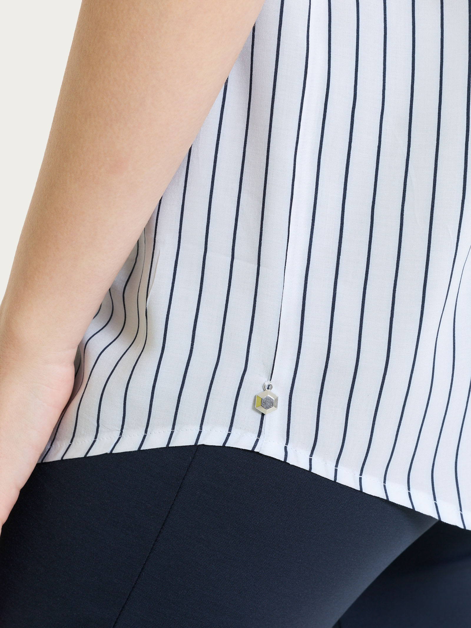 Camicia a righe con manica corta in Ecoseta - Fant.Bleu - Image 6