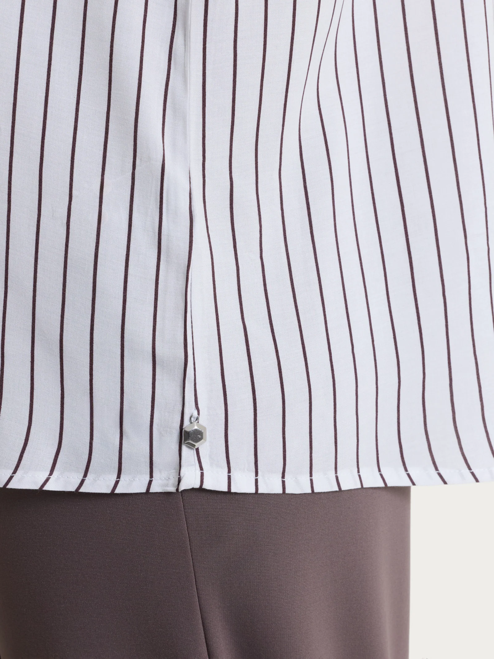 Camicia a righe con manica corta in Ecoseta - Fant. Raisin - Image 3