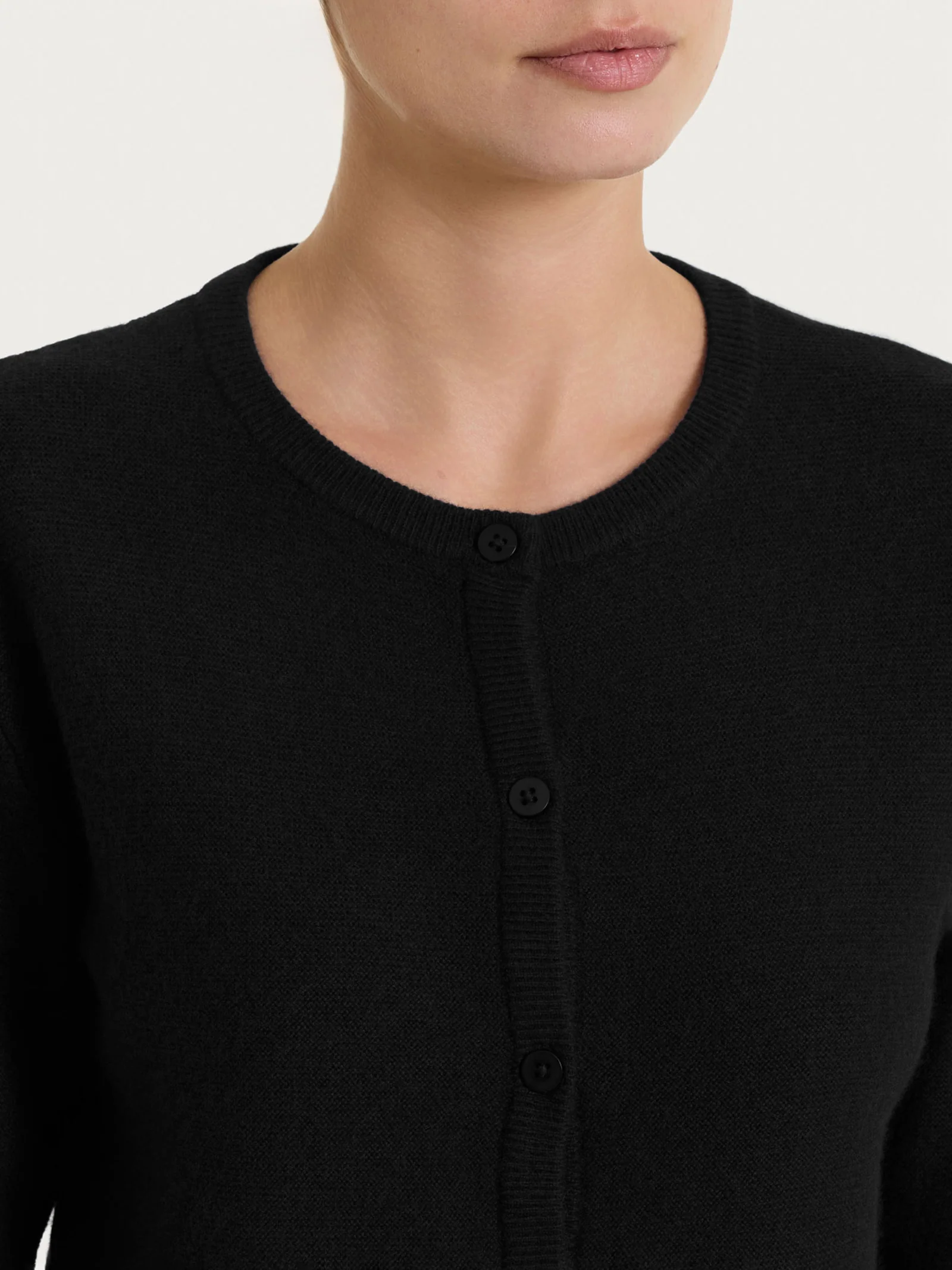 Cardigan corto Punto Links in Natural Soft - Nero - Image 3