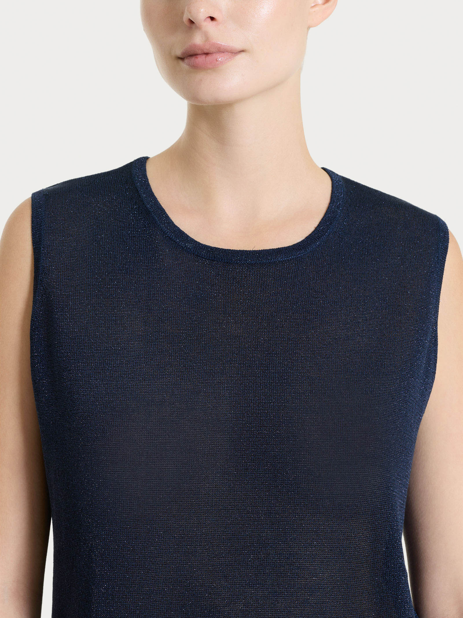 Maglia smanicata in Crêpe Lurex - Bleu - Image 3