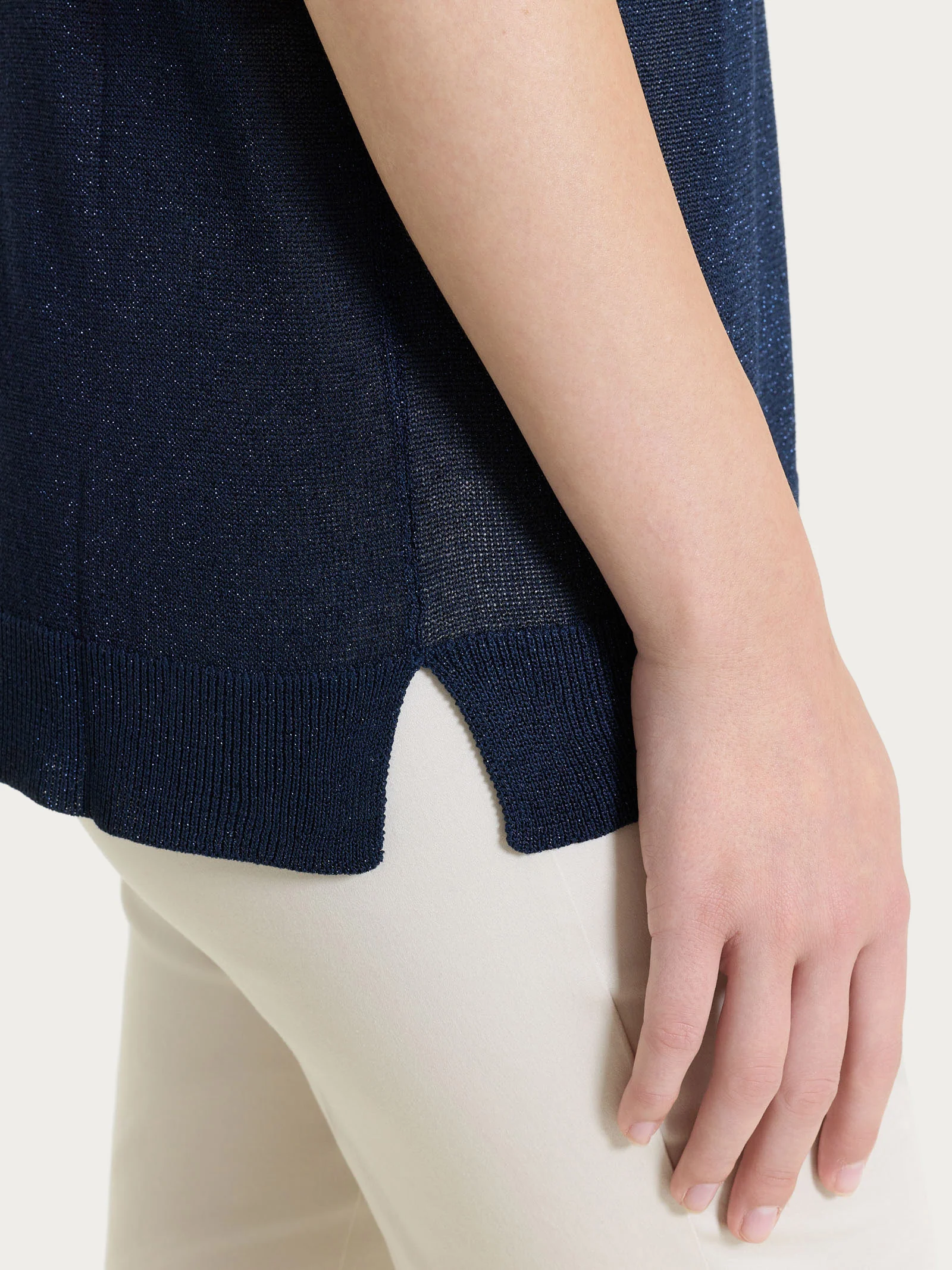 Maglia smanicata in Crêpe Lurex - Bleu - Image 4