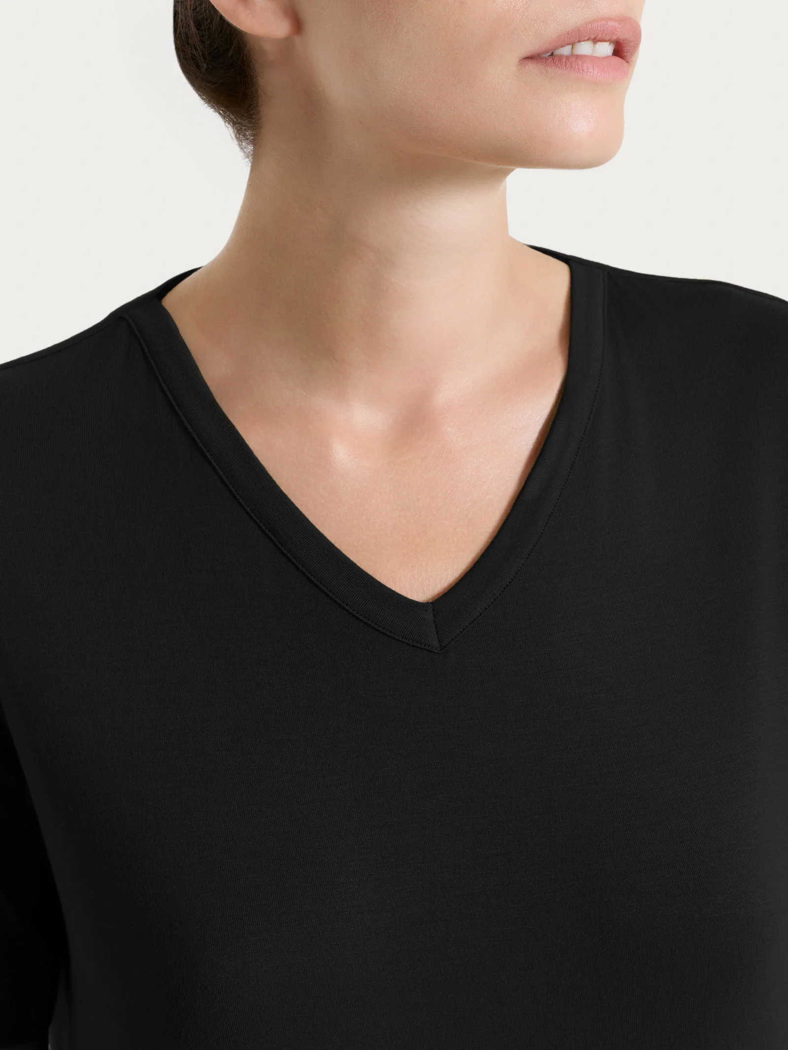Maglietta con scollo a V in Viscosa Summer - Nero - Image 4