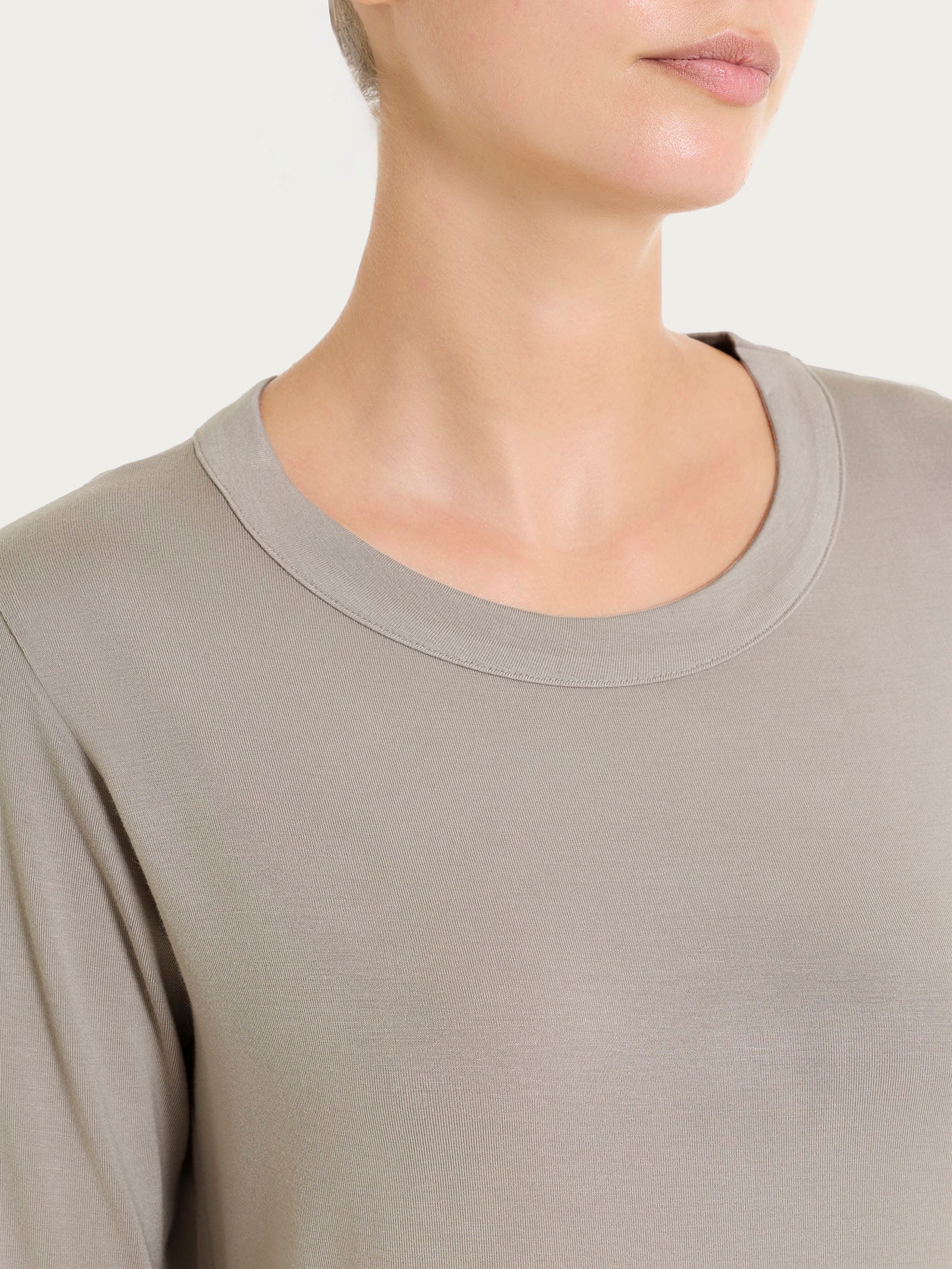 Maglietta girocollo con manica lunga in Eco Viscosa - String - Image 3