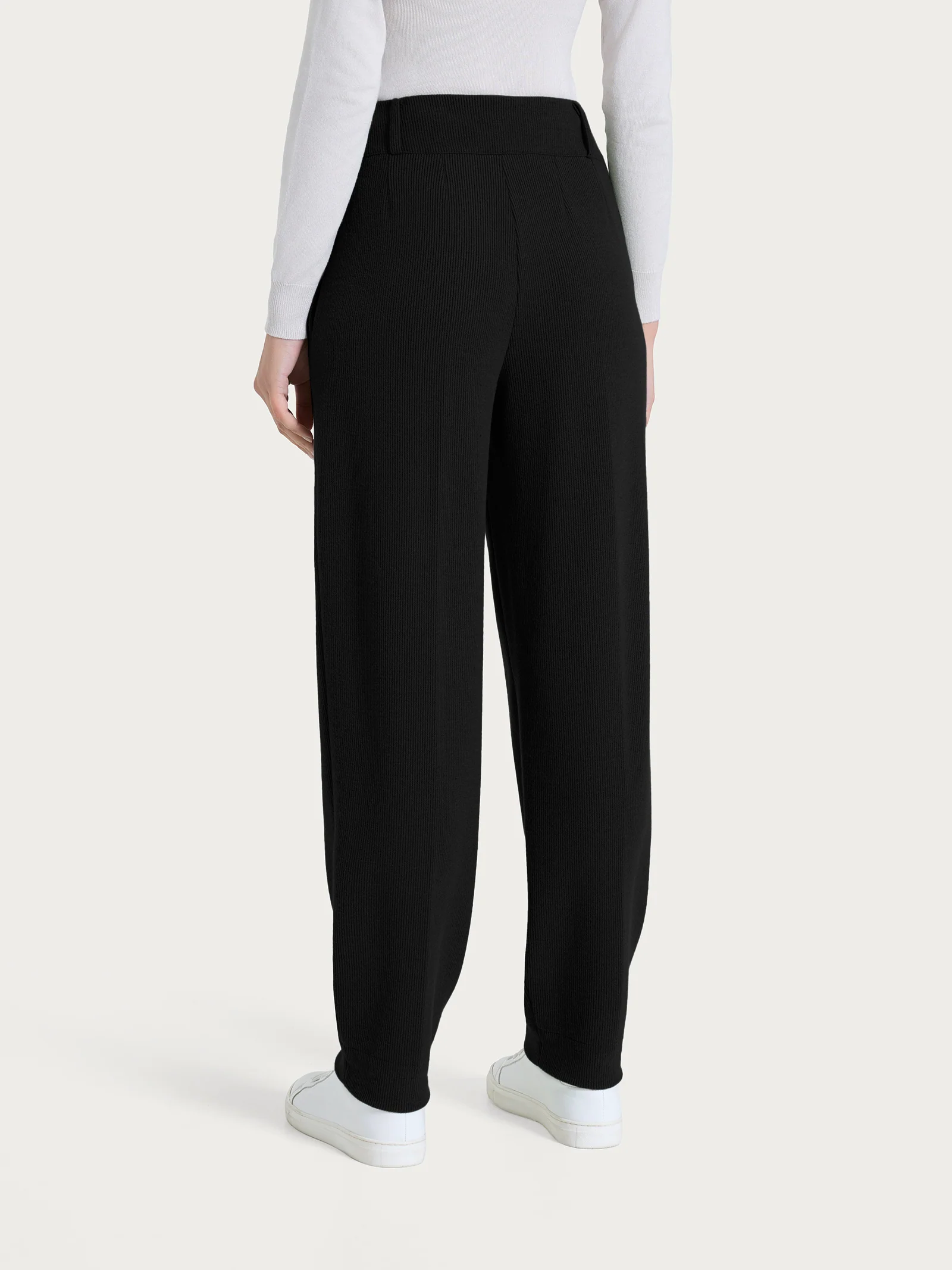 Pantalone a carota con tasche e pinces in Velvet - Nero - Image 3