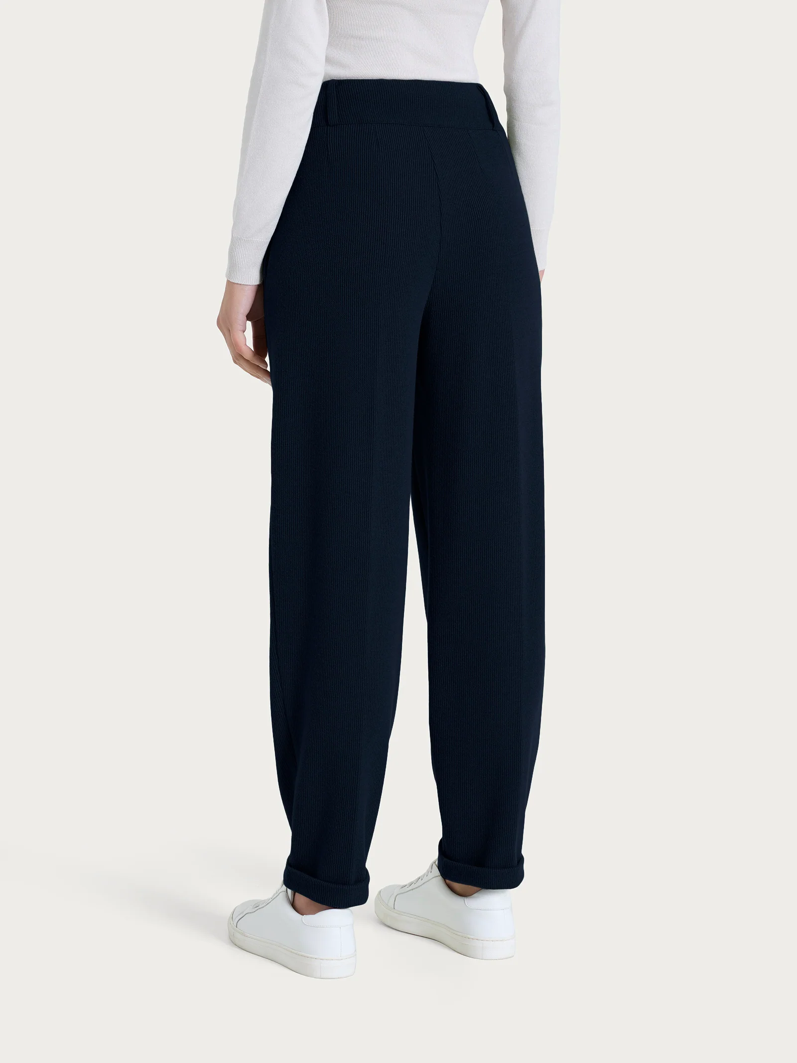 Pantalone a carota con tasche e pinces in Velvet - Bleu - Image 4