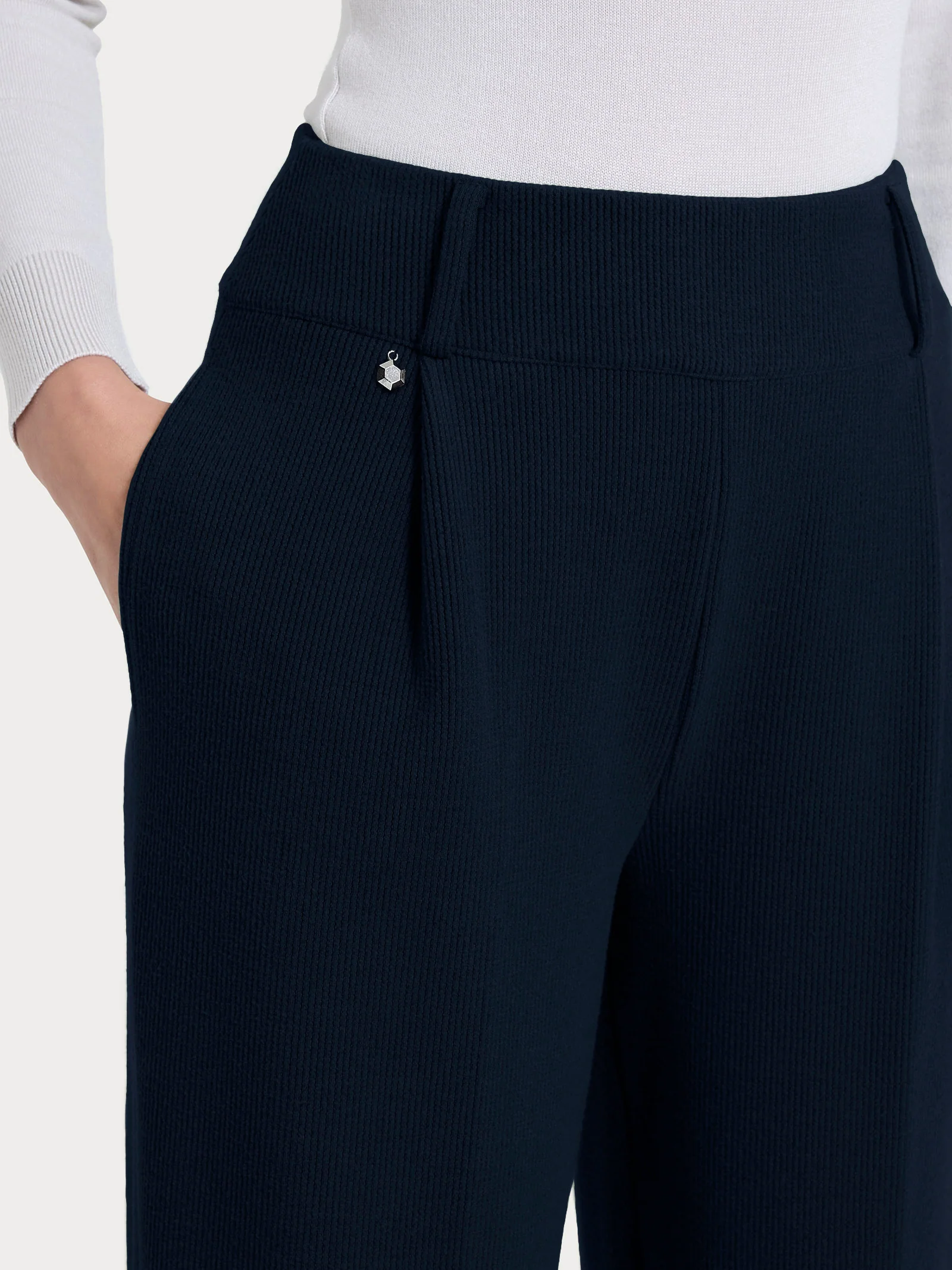 Pantalone a carota con tasche e pinces in Velvet - Bleu - Image 5