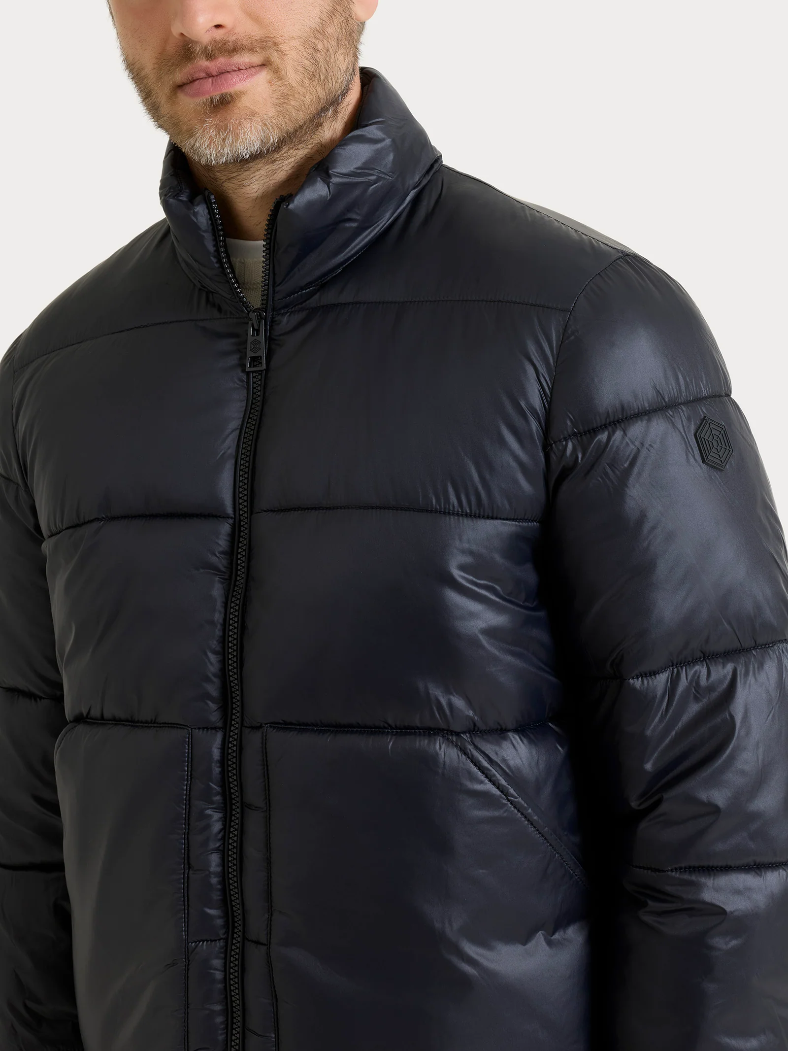 Piumino corto shiny in Vegan Down - Nero - Image 3