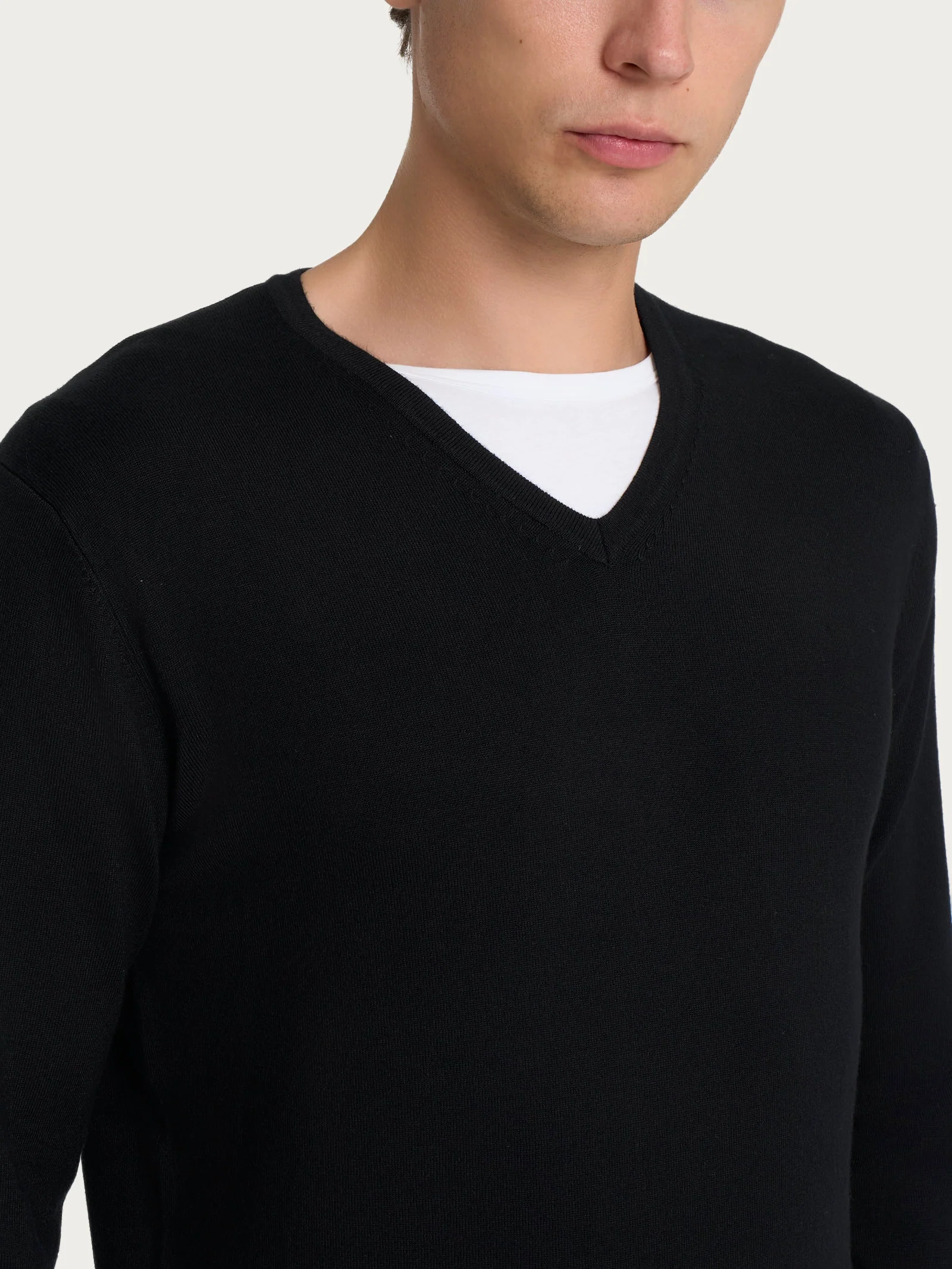 Pull scollo a V Four Seasons - Nero - Image 3