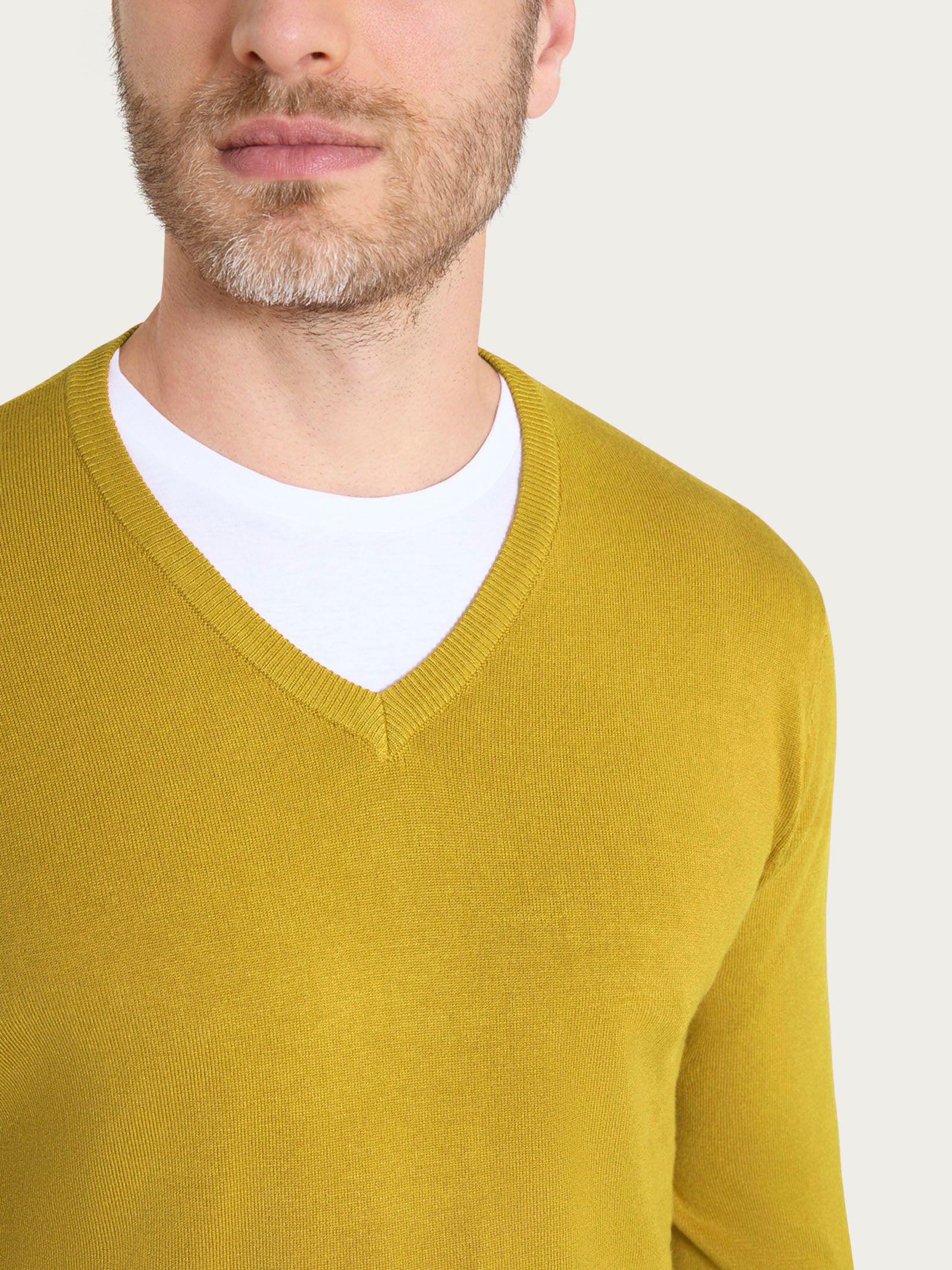 Pull scollo a V Four Seasons - Oil Yellow - Image 3